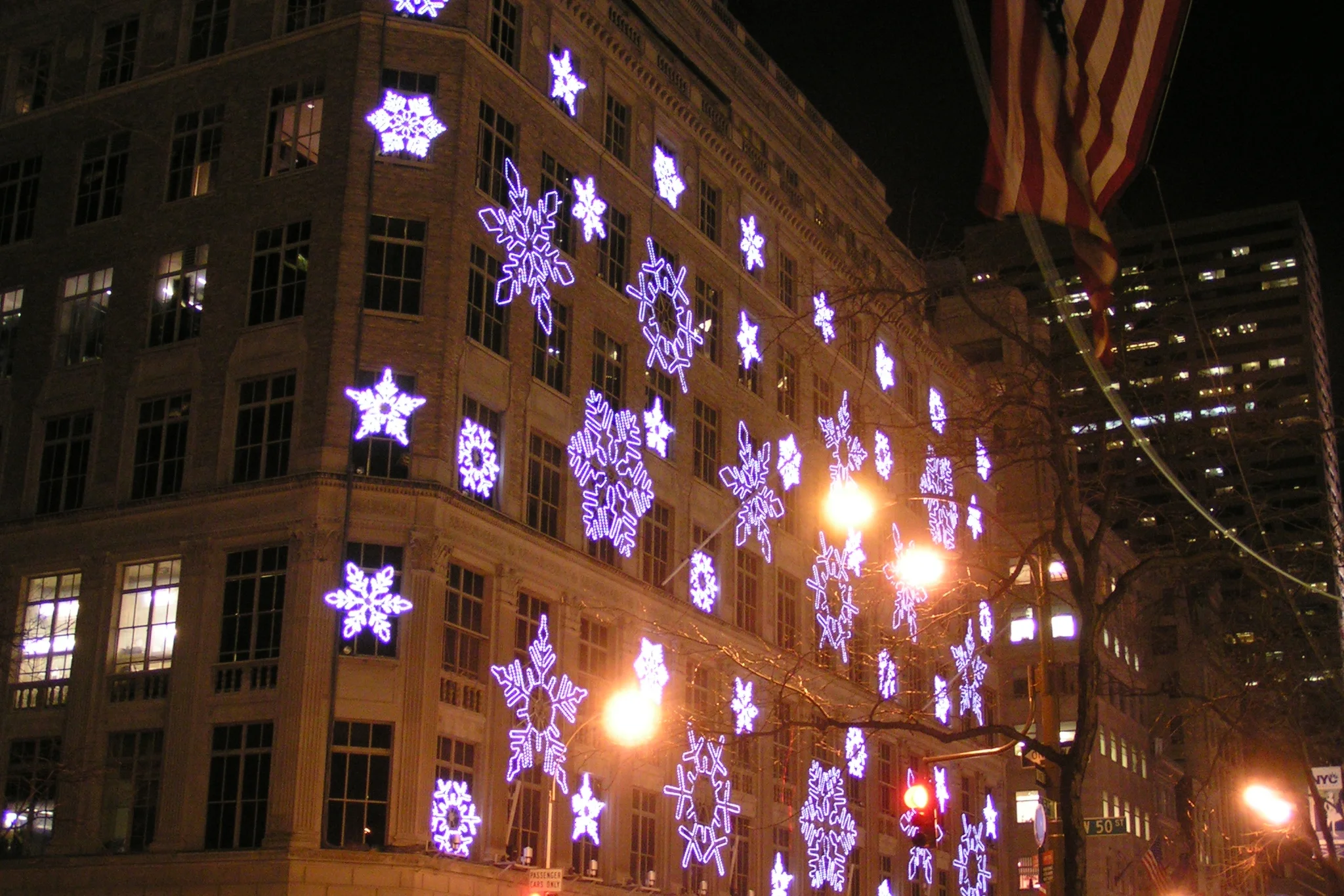 Saks 5th Ave. Snowflake Spectacular — Focus Lighting